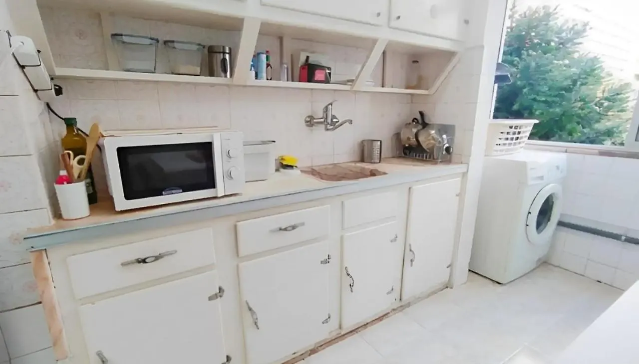 Alloggio in famiglia Quarto Cama Queen Lisboa Benfica Em Apartamento Familiar - Casa De Banho Compartilhada - Temos Cao Portogallo