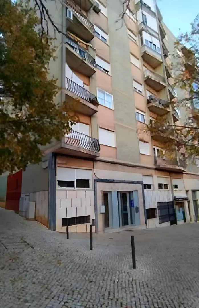 Quarto Cama Queen Lisboa Benfica Em Apartamento Familiar - Casa De Banho Compartilhada - Temos Cao 0*, Lisbona