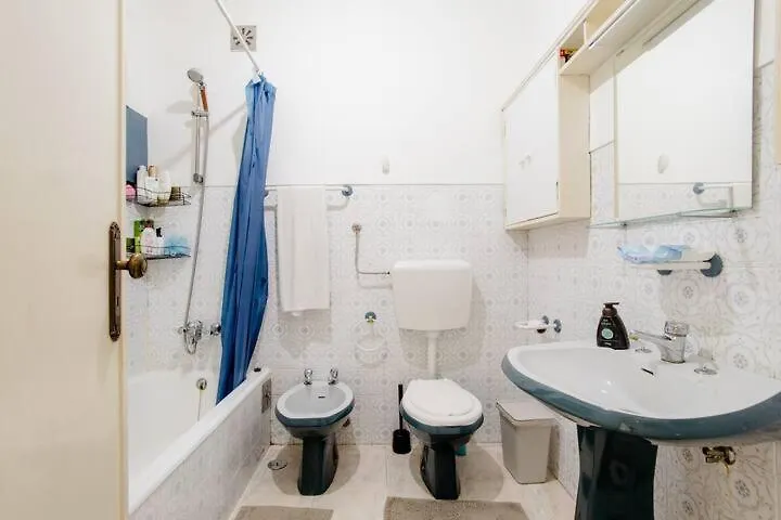 Quarto Cama Queen Lisboa Benfica Em Apartamento Familiar - Casa De Banho Compartilhada - Temos Cao 0*, Lisbona Portogallo
