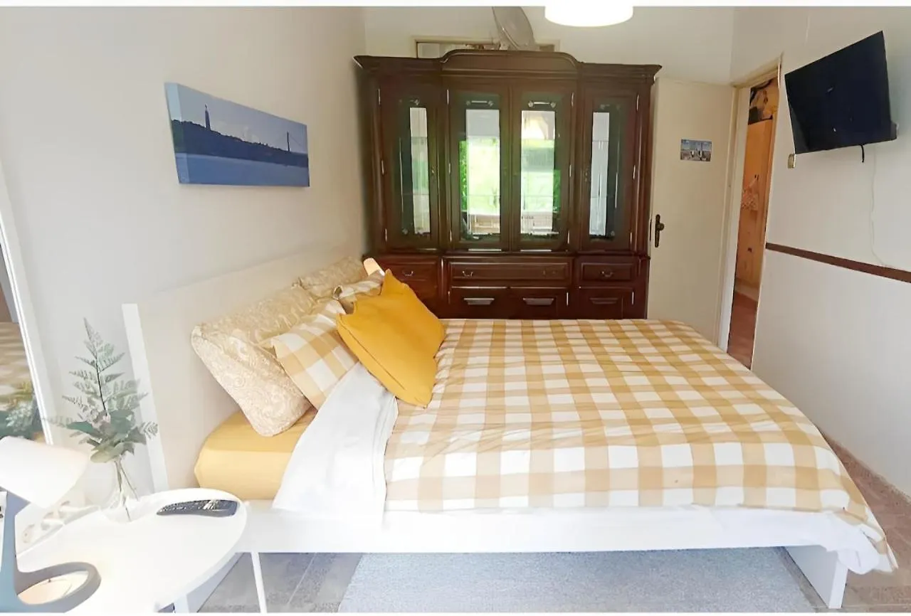 Alloggio in famiglia Quarto Cama Queen Lisboa Benfica Em Apartamento Familiar - Casa De Banho Compartilhada - Temos Cao